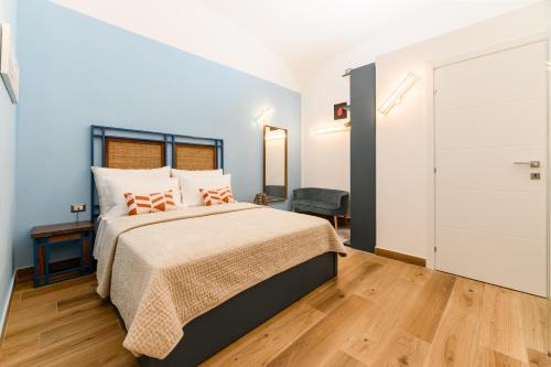 Montecalvario Apartment | Nea Domus Santa Monica