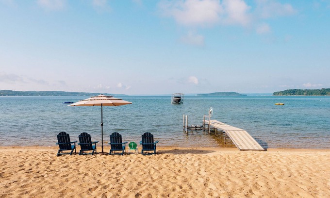 Traverse City Cottage | Neahtawanta Nirvana on West Bay's Bowers Harbor.