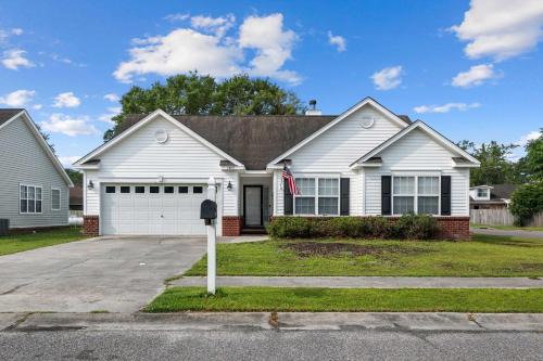 North Charleston House | Near Airport-20 Min to Downtown- Chucktown Retreat