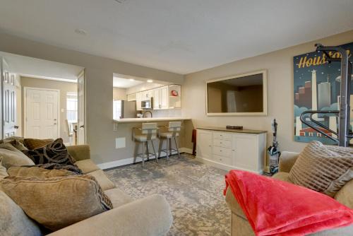 Humble Apartment | Near Airport and Interstate Houston Area Townhome