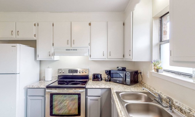 Myrtle Grove House | Near Beach w/private yard & well-equipped kitchen