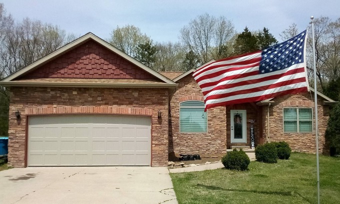 Rockaway Beach House | Near Branson, but without the traffic jams and noise, new and ready for you!