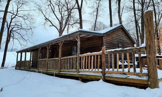 McArthur Cabin | Near Caves; Hot Tub; WiFi; Deck, Grill, Fire Pit, Pets OK, Wooded, Satellite TV