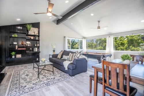 Sandy House | Near City Park-mountains-canyons-game Room-pool