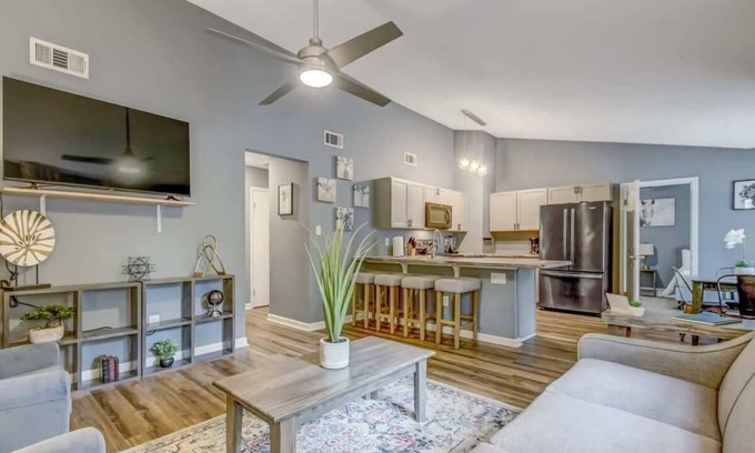 Savannah House | Near Dining & Downtown- Moon River District Digs