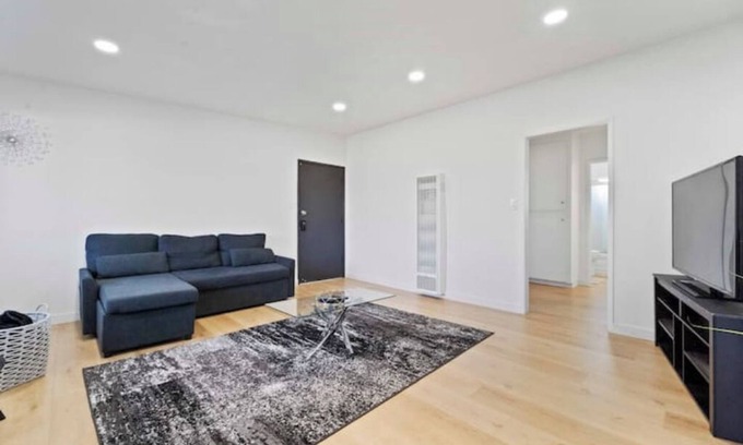 Norwalk Apartment | NEAR Disney, Knotts, Beachesnn