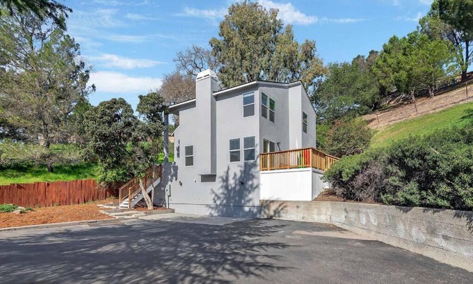 Atascadero House | Near Downtown l Peaceful l Modern l Kids Room