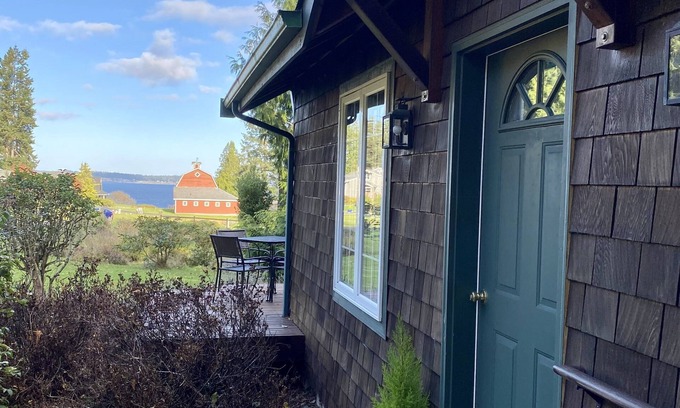 Langley Cottage | Near Downtown Langley, Shops & Restaurants! Cozy Cottage & Pet Friendly!