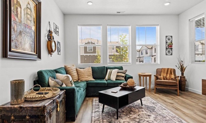 Eagle House | Near Eagle Island | Pool | King Bed | Parking | Smart TV