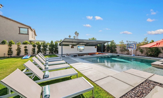 Coachella House | Near festival grounds, golf and more!