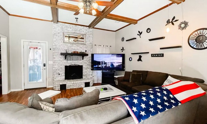Lewisville House | Near Lake & DFW Airport - Outdoor Bar