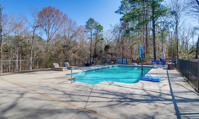Chapin House | Near Lake Murray: Family Getaway w/Screened Porch