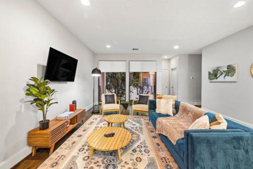East Downtown Houston House | Near Midtown Downtown Games Wifi Balcony Pets
