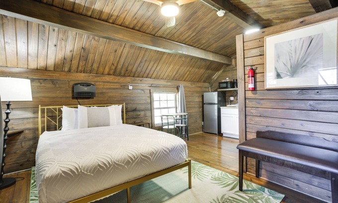 Crown Point Apartment | Near NOLA: Bayou Cabin w/Pool Access!