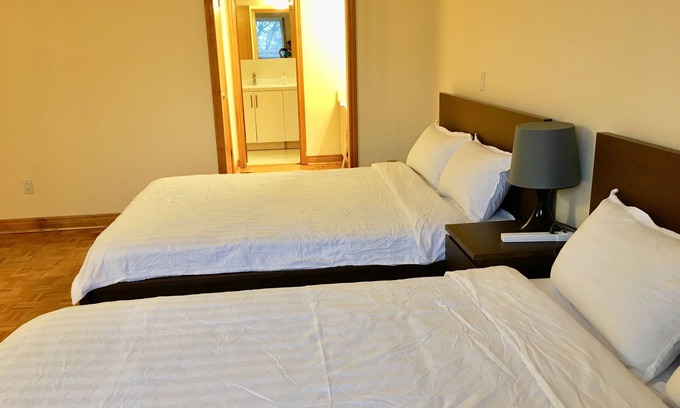 Islington - City Centre West House | Near Pearson Airport Master Room with Two queen Bed Private Bathroom-Rm 201