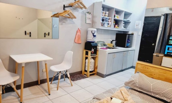 Pasong Tamo Apartment | Near SM North and MRT/LRT - Perfect for roaming around Metro Manila!