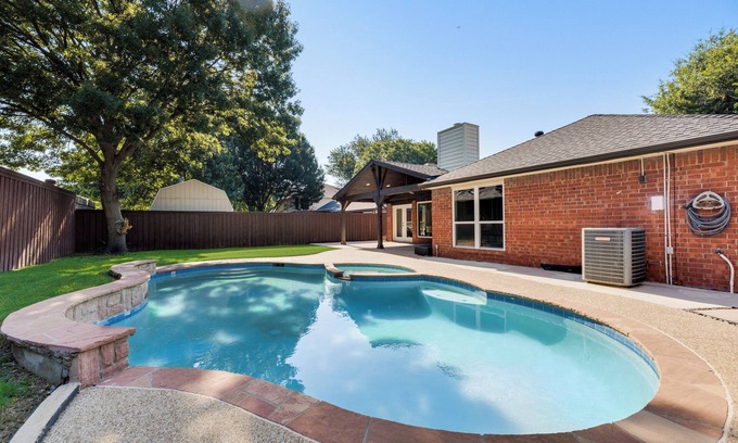 South Arlington House | Near Stadiums, Epic Central, Featuring a Private Pool
