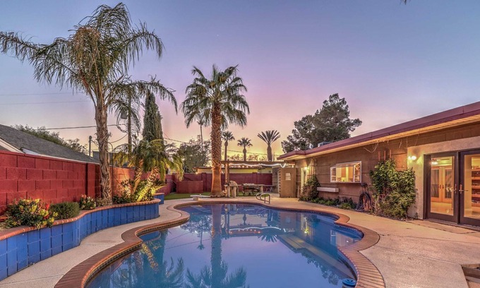 Rancho Oakey House | Near Strip Oasis with Pool, 3 BR - Extended Stay