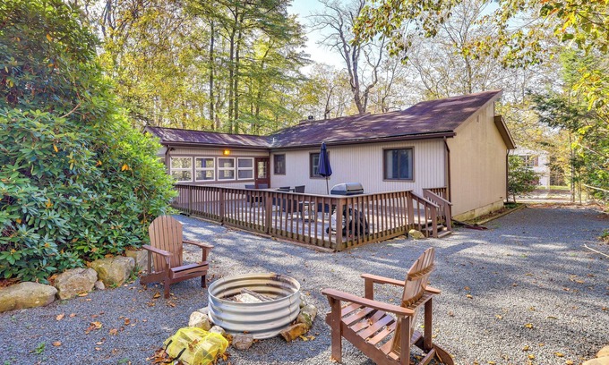 Tobyhanna Cottage | Near Water Parks: Pet-Friendly Tobyhanna Getaway!