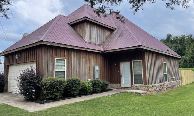 Heber Springs House | “NearDa” House is perfect for your next outdoor adventure in Heber Springs, AR.