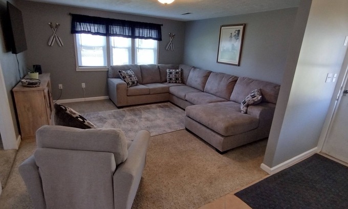 Port Clinton House | Neat,clean relaxed atmosphere located just outside of town .