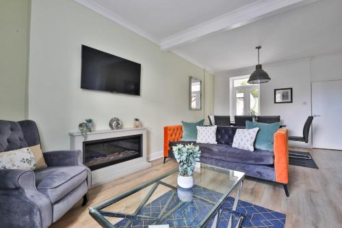Seven Sisters House | Neath Valley – Family Haven near Waterfalls