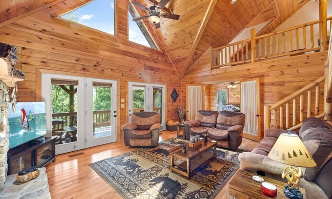 Murphy House | Neighborhood River Access-Pet Friendly-10 mins to Campbell Folk School/Casino