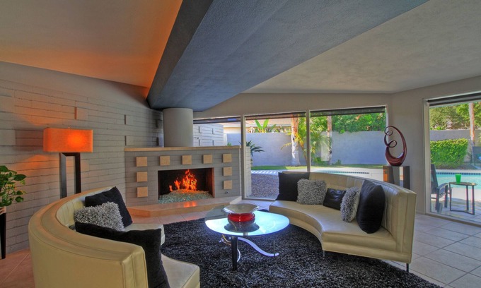 Deepwell Estates House | Neighborhood to the stars: Deepwell Estates Exquisite Mid-century JeweL