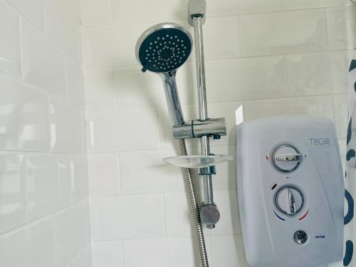 Paisley Apartment | Neilston Road · Be My Paisley Buddy Pass The Keys