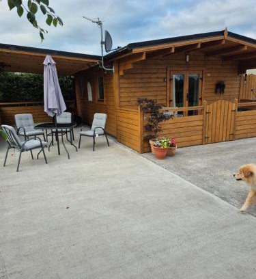 Kilcogy Ski Chalet | Nellies Cottage B&B & Log Cabins