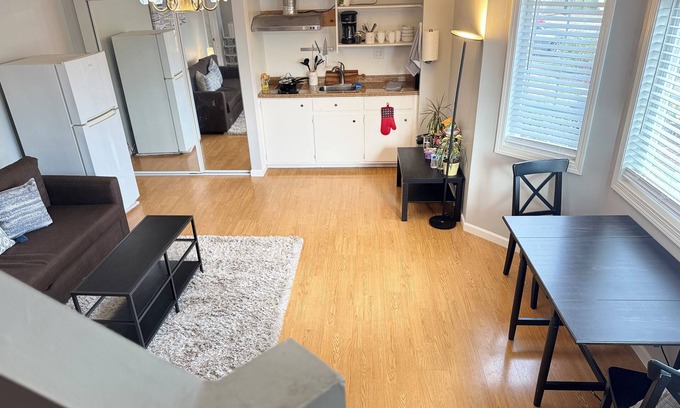 Fremont House | nEnjoyable private entry unit with private bathroom, kitchen, washer and dryern
