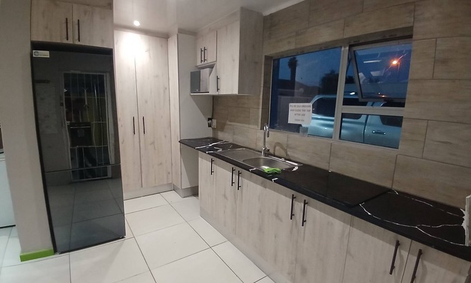 Parow Bed & Breakfast | neo & Ruks Guest House