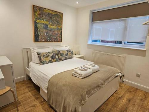 Luton Apartment | Neon Heights 2 bed Luton town centre
