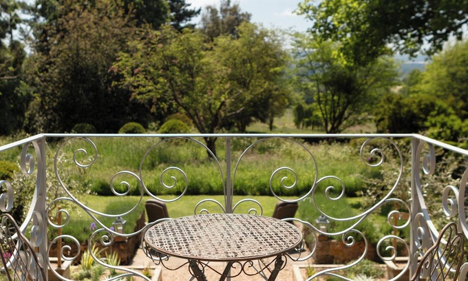 Pulborough House | Nest Stay - Two Luxurious Properties Rented Together