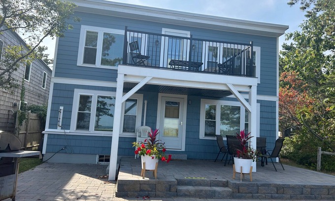 Southern Coast Cottage | Nestled along the pristine shores of Ferry Beach, with Private Beach Access.