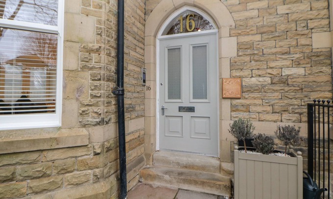 Buxton Cottage | Netherdale Penthouse