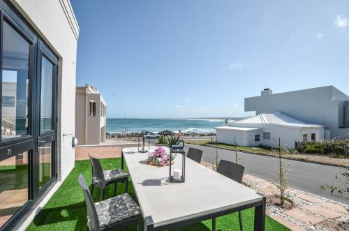 Yzerfontein House | NetReg