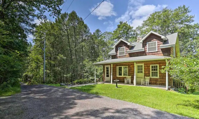Narrowsburg House | New 1 acre Pond! Cottage on 4 acres. Large Grill. Pet Friendly.