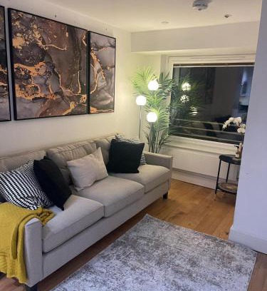 Fairfield Apartment | New 1 Bed Apartment 12 mins to Central London and Gatwick Airport