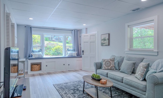 Weaverville Apartment | NEW 1-bedroom apartment 1/2 mile to Main St, Weaverville & Lake Louise Park