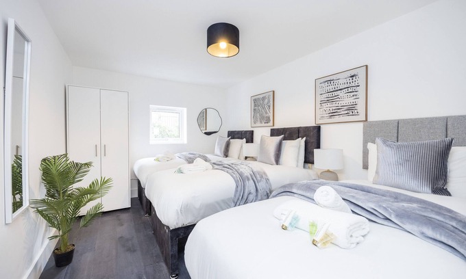 Broad Green Apartment | New 1 Build Flat | Workers | Families | Sleeps 3