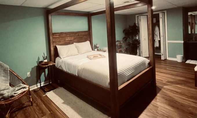 Fayetteville House | NEW! 1BDRM Terrace Suite in Fayetteville