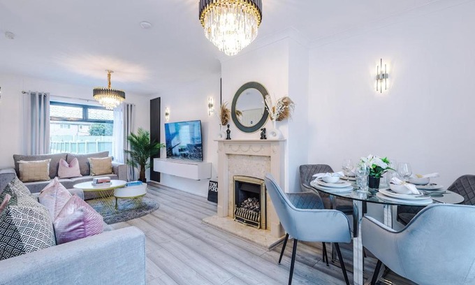St Helens House | New 2 Bed House - Perfect for Contractors & Families In St Helens Weekly & Monthly Stays