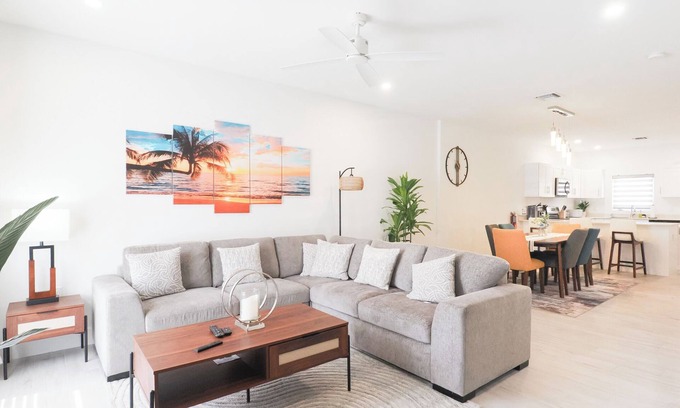 East End House | New 2 bed townhome near Blowholes in East End