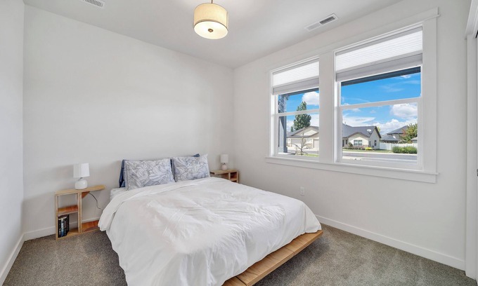 Twin Falls House | New 2 level Twin Falls Home, 2 masters!