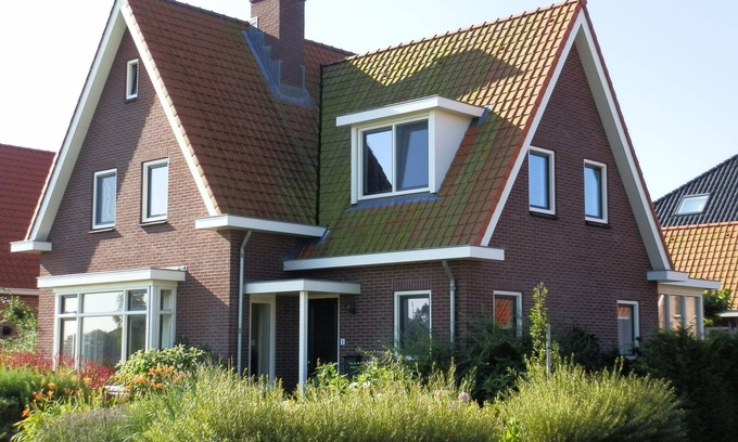 Grijpskerke Apartment | New 2012 luxury holiday apartment in quiet village in the center of Walcheren.