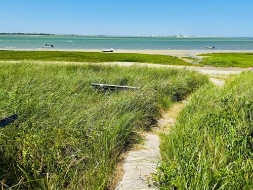 Barnstable House | NeW 2025 - Locust Lodge - Private Beach