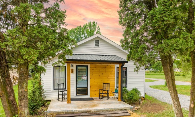 Robbinsville Cottage | *NEW* 2B/1B Cozy Cottage by Tail of the Dragon! Flat Parking|Firepit