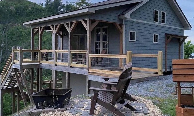 Gatlinburg - Pigeon Forge Villa | New 2bd Villa with Stunning views of Wears Valley