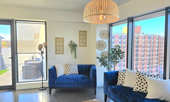 Ampere Apartment | *NEW* 2bdr/2ba - Chic Modern Retreat w/Hot Tub